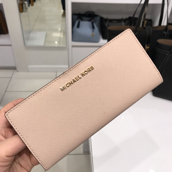 Michael Kors Handbags - Michael Kors Bifold Wallet Jet Set Travel Slim